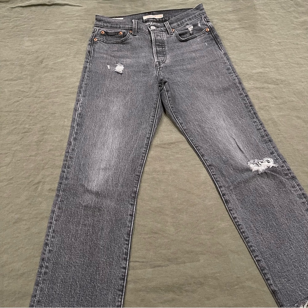 High Rise Distressed Levis Wedgie Straight Jeans 🩶 Size 26
